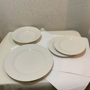 TableTops Unlimited Gallery Capri White Basketweave dinner salad plates G1